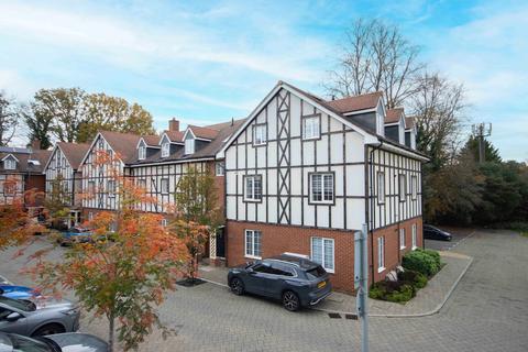 2 bedroom flat for sale, Grange Road, Chalfont St Peter, Gerrards Cross