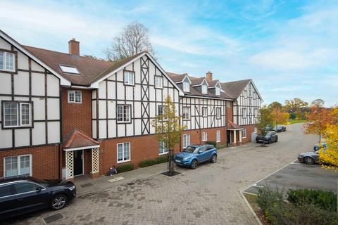 2 bedroom flat for sale, Grange Road, Chalfont St Peter, Gerrards Cross