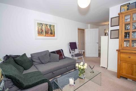 2 bedroom flat for sale, Grange Road, Chalfont St Peter, Gerrards Cross