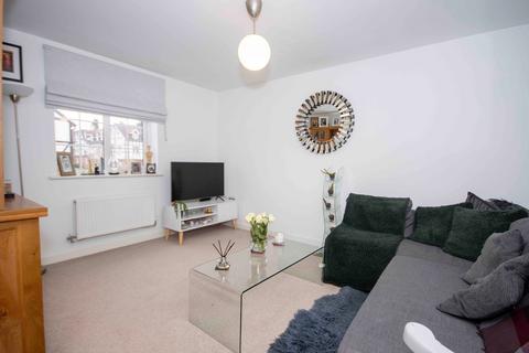 2 bedroom flat for sale, Grange Road, Chalfont St Peter, Gerrards Cross