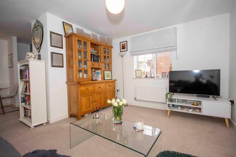 2 bedroom flat for sale, Grange Road, Chalfont St Peter, Gerrards Cross