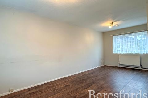 3 bedroom terraced house for sale, Broadhurst Walk, Rainham, RM13