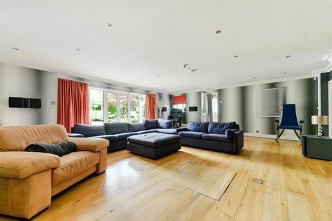 5 bedroom detached house for sale, Kingswood Warren