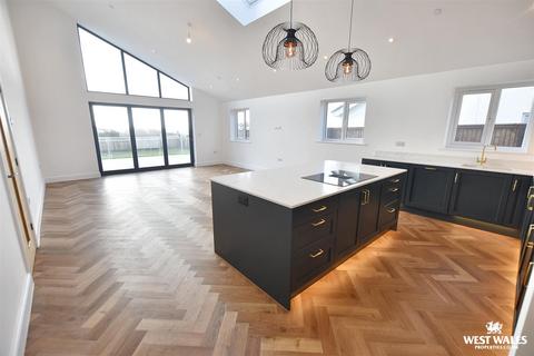 4 bedroom detached bungalow for sale, Church Road, Roch, Haverfordwest