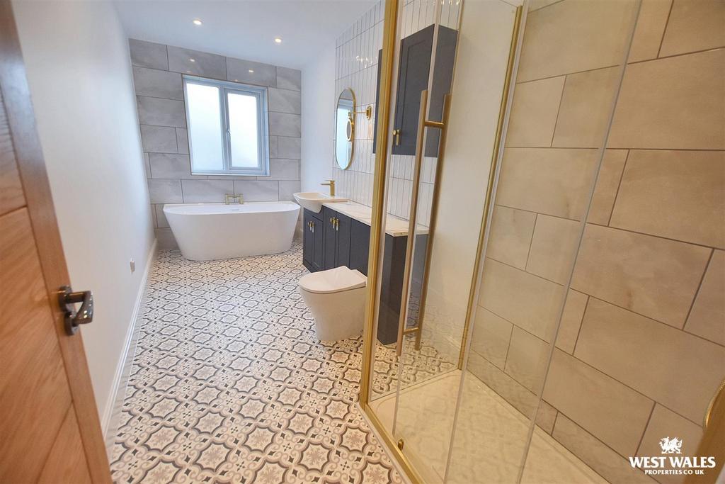 7 - 2025-11-13 T205818.793.jpg