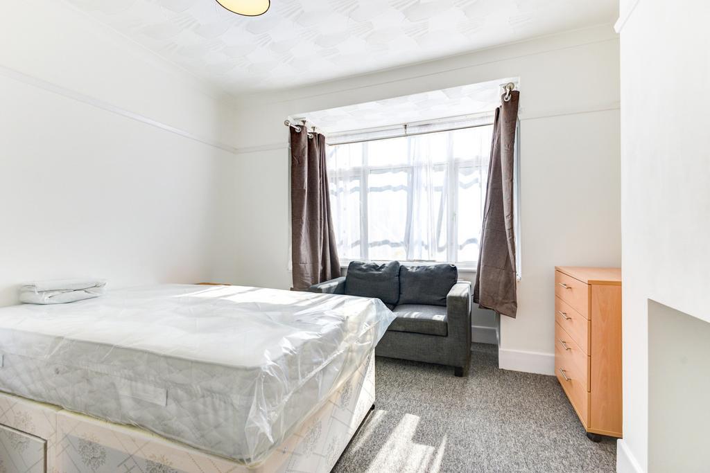 A well-maintained double bedroom with a comfort...