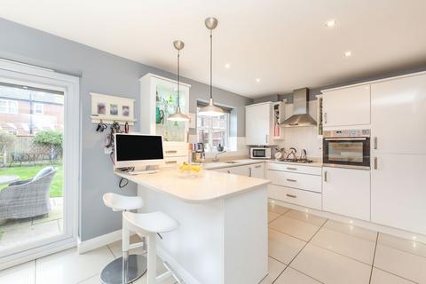 3 bedroom detached house for sale, Granary Close, Milton Green, CH3