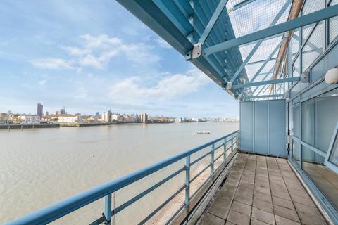 2 bedroom flat to rent, Arnhem Wharf, London E14