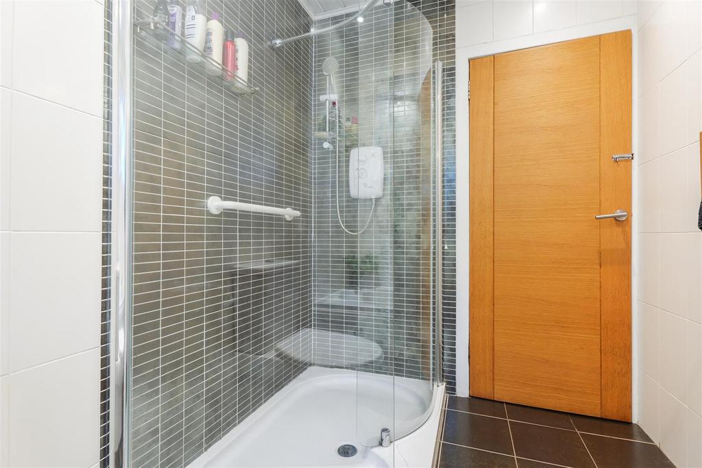 15- Bathroom.jpg