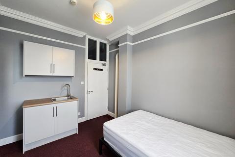 undefined, 50 Bushey Grove Road Room 6 Bushey WD23 2JJ