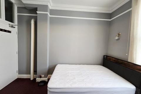 undefined, 50 Bushey Grove Road Room 6 Bushey WD23 2JJ