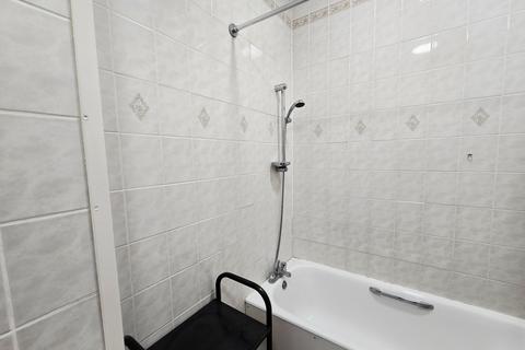undefined, 50 Bushey Grove Road Room 6 Bushey WD23 2JJ