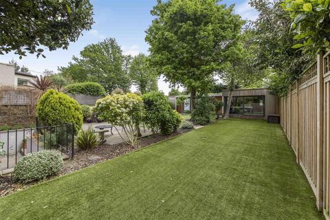 3 bedroom maisonette for sale, Heathcote Road, St Margarets Village