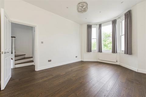 3 bedroom maisonette for sale, Heathcote Road, St Margarets Village