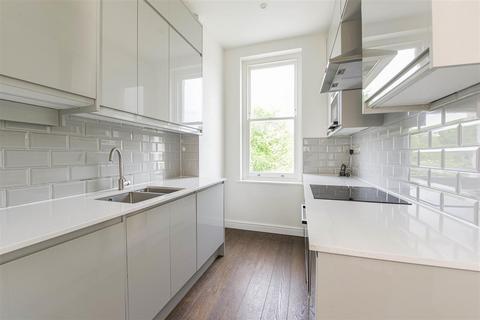 3 bedroom maisonette for sale, Heathcote Road, St Margarets Village