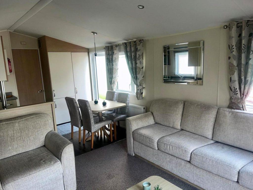 Willerby Brockenhurst 2016 Dining Area .jpg