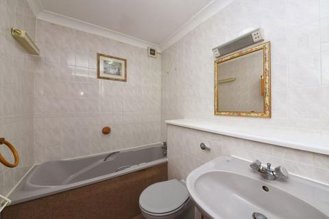 3 bedroom apartment for sale, Regency Crescent, London NW4