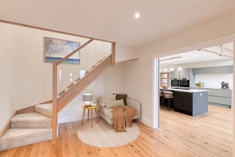 undefined, Modern Five Bedroom Home in Beeston