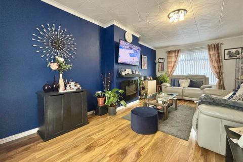 undefined, Wallingford Mount, Bradford BD15
