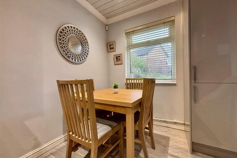 undefined, Wallingford Mount, Bradford BD15