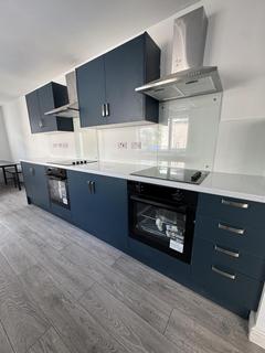 8 bedroom terraced house to rent, Salisbury Road, CF24 4AD
