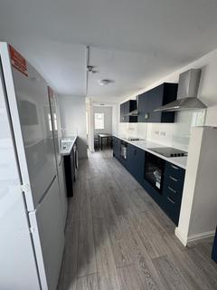 8 bedroom terraced house to rent, Salisbury Road, CF24 4AD