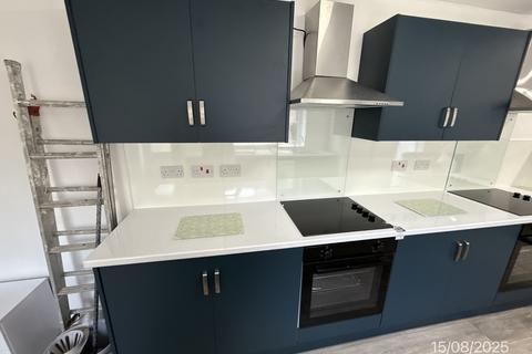 8 bedroom terraced house to rent, Salisbury Road, CF24 4AD