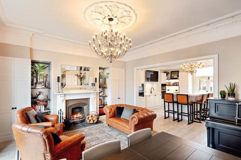 6 bedroom end of terrace house for sale, North Bar Without, Beverley,HU17 7AG