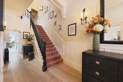 6 bedroom end of terrace house for sale, North Bar Without, Beverley,HU17 7AG