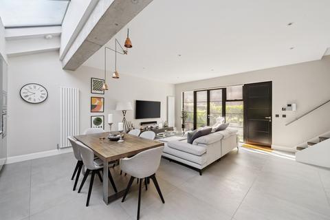 2 bedroom end of terrace house for sale, Parkside, London, W6