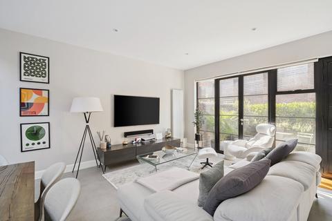 2 bedroom end of terrace house for sale, Parkside, London, W6