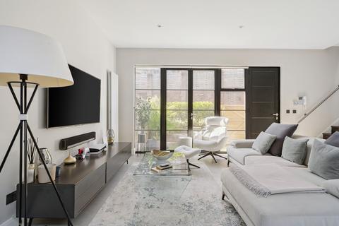 2 bedroom end of terrace house for sale, Parkside, London, W6