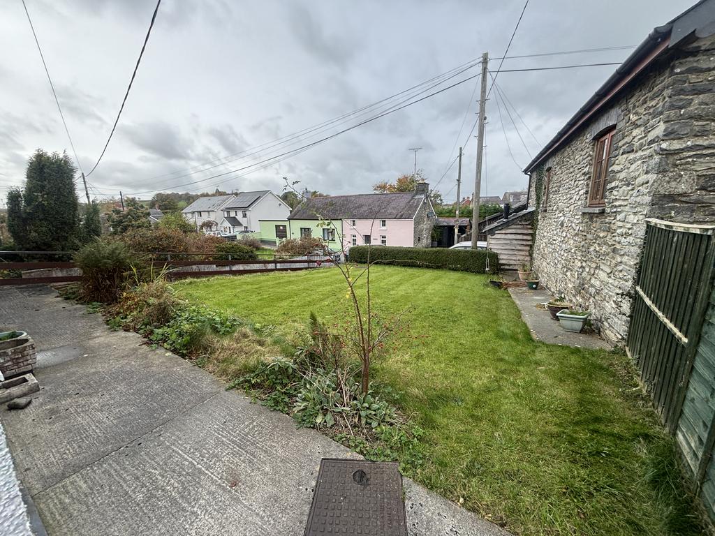 Front garden (first image)