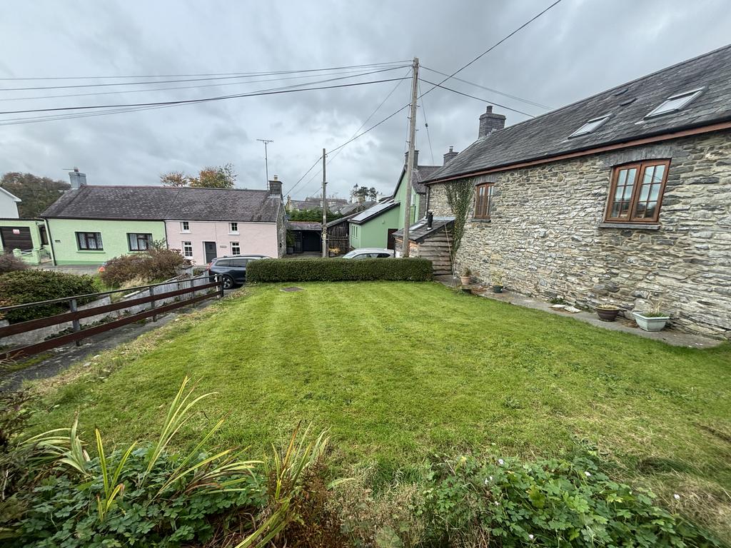 Front garden (second image)