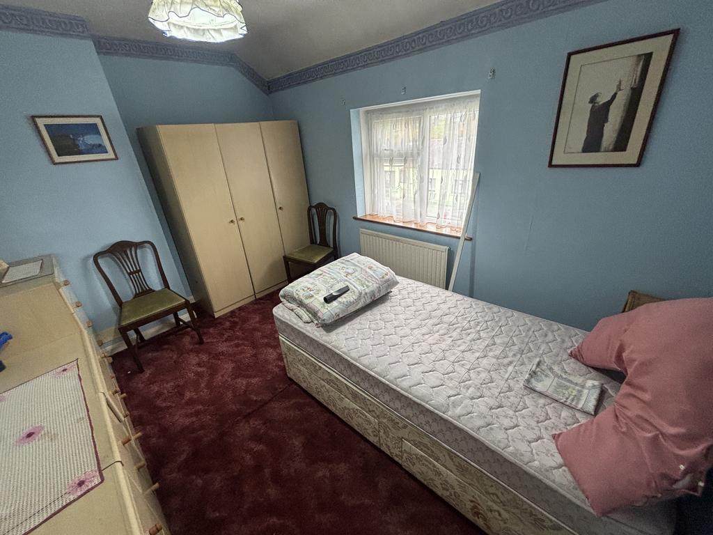 Front bedroom 2