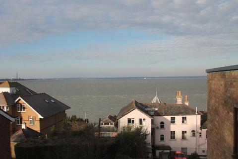 2 bedroom apartment to rent, Queens Road, Cowes