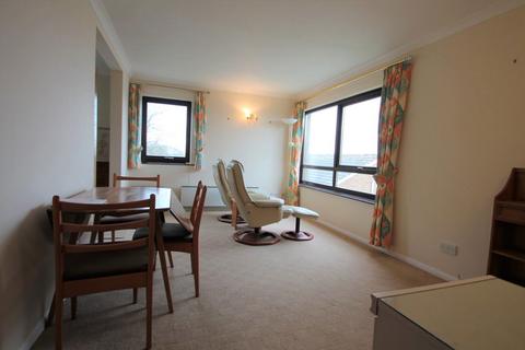 2 bedroom apartment to rent, Queens Road, Cowes