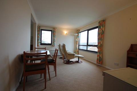 2 bedroom apartment to rent, Queens Road, Cowes
