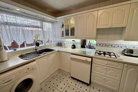 undefined, Pierrefondes Avenue, Farnborough GU14