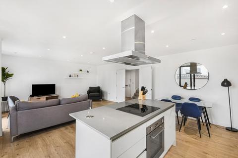 3 bedroom apartment to rent, Forrester Way London E15
