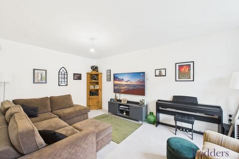 4 bedroom semi-detached house for sale, Elizabeth Avenue, Ottershaw, Surrey, KT16