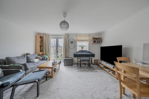 Schooner Close London E14