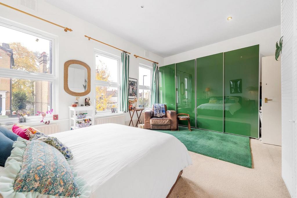 Bedroom 1 (2).JPG
