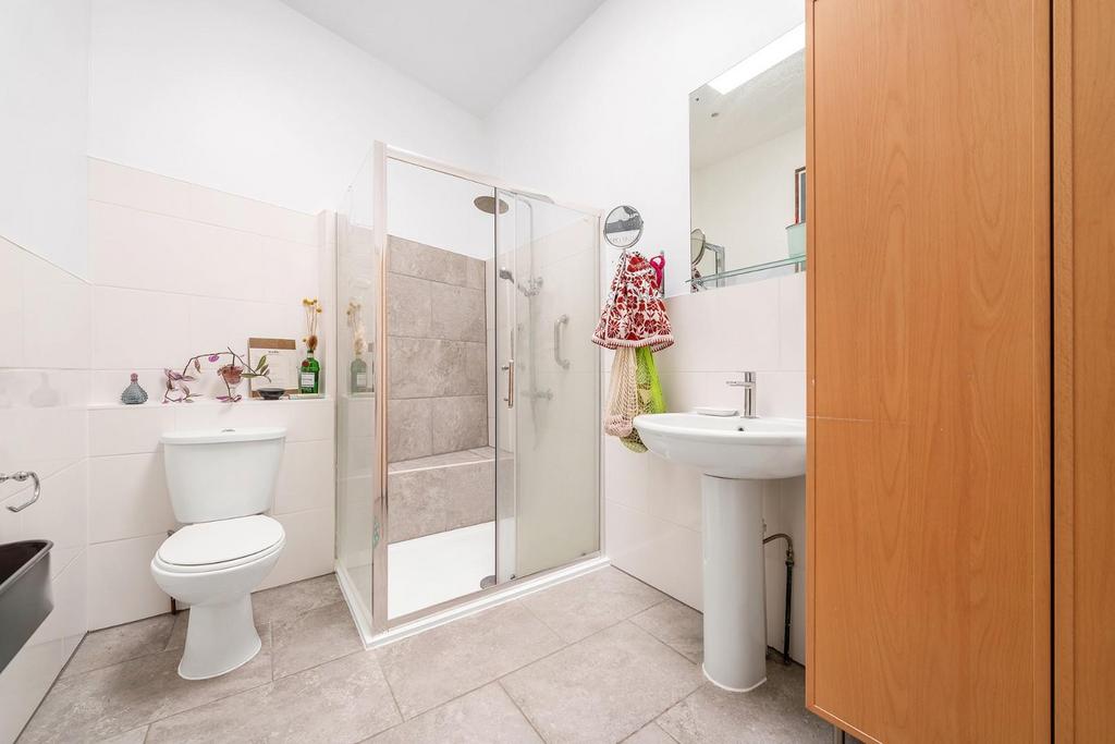 Bathroom.JPG