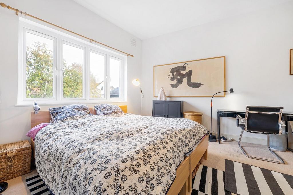 Bedroom 2 (2).JPG