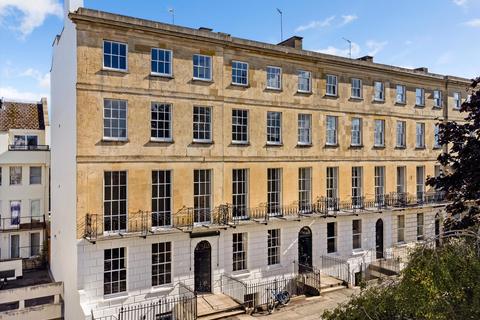 Cheltenham, Gloucestershire, GL52