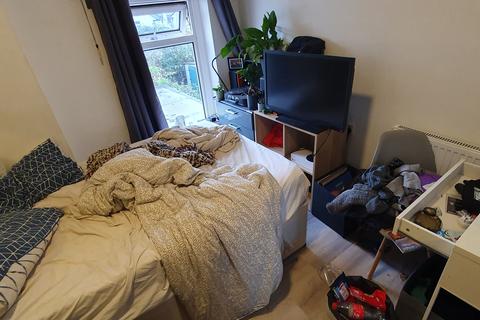 4 bedroom house to rent, 31 Llantristant Street