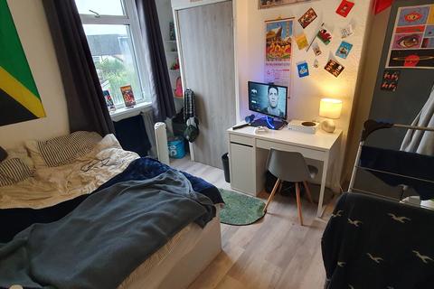 4 bedroom house to rent, 31 Llantristant Street