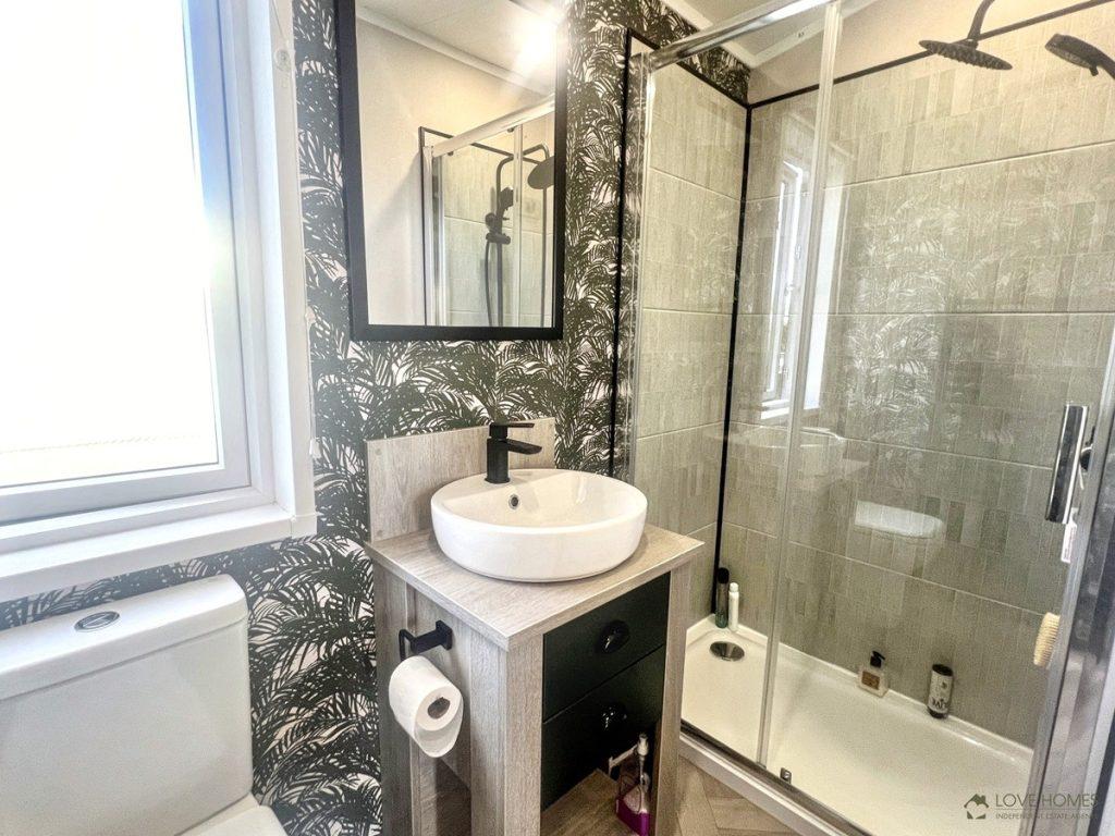 8ww Main Shower Room