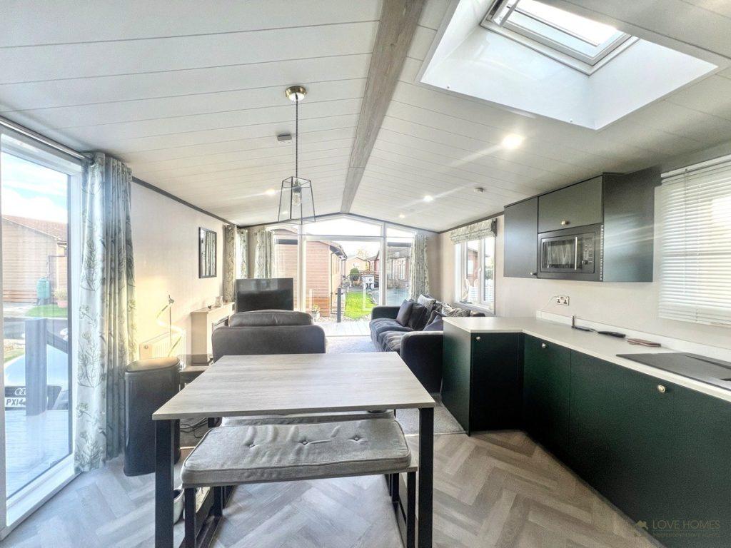 8ww Dining Area 1